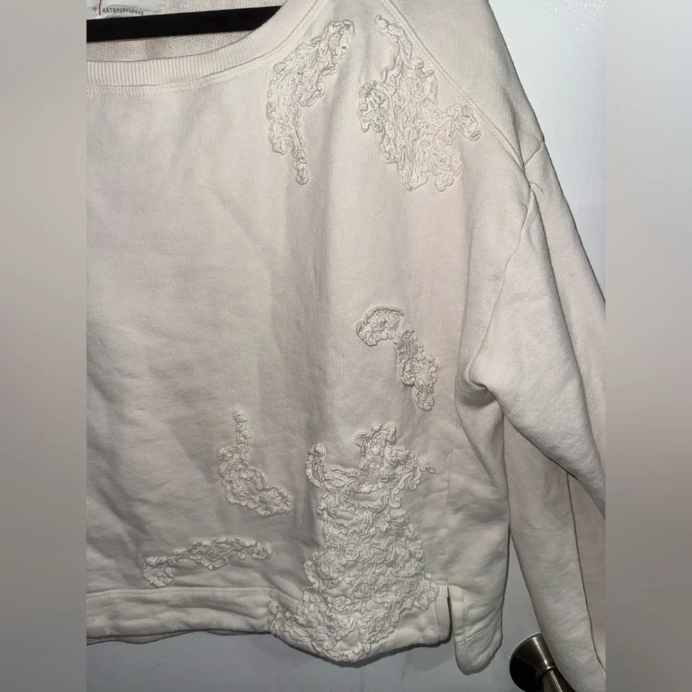 Anthropologie Crochet Appliqué Pullover Sweatshirt in Ivory Size Small
